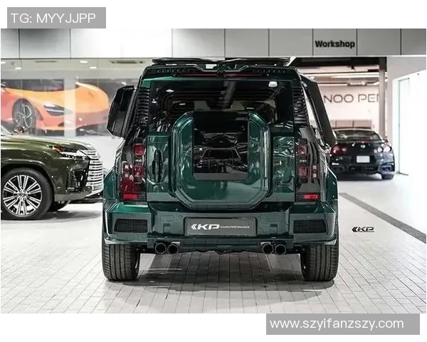 足球明星与路虎卫士的完美结合展现运动与豪华的极致魅力 足球明星与路虎卫士的完美结合展现运动与豪华的极致魅力