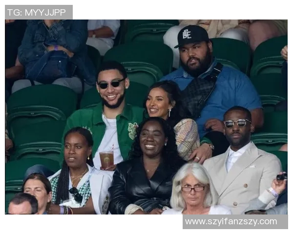 足球明星与女生的甜蜜互动瞬间揭秘引发粉丝热议与羡慕 足球明星与女生的甜蜜互动瞬间揭秘引发粉丝热议与羡慕