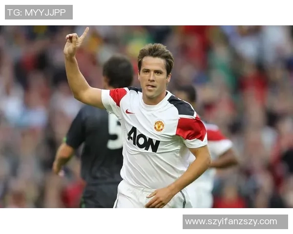 足球明星的时尚日常打扮揭秘如何在场外展现个性与风格 足球明星的时尚日常打扮揭秘如何在场外展现个性与风格